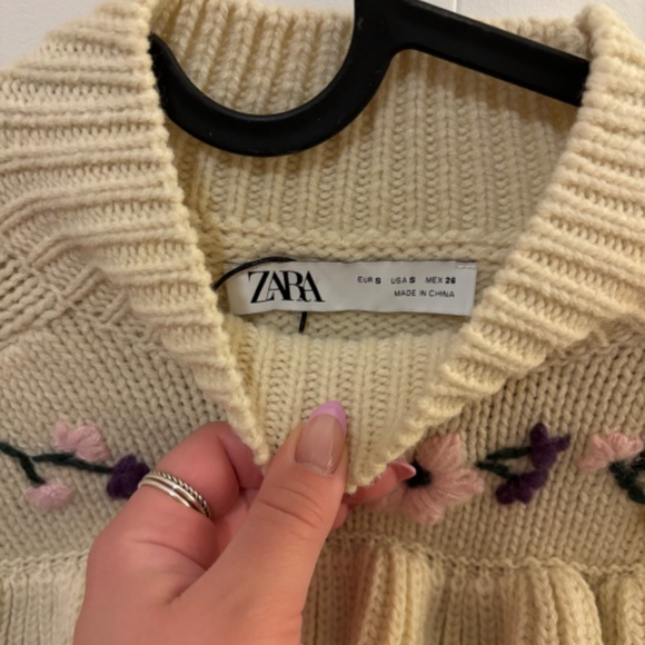 Embroidered ruffle Zara sweater - Picture 5 of 6